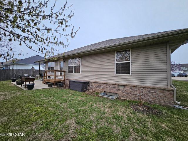 206 Prairie Lane, Monett, MO 65708