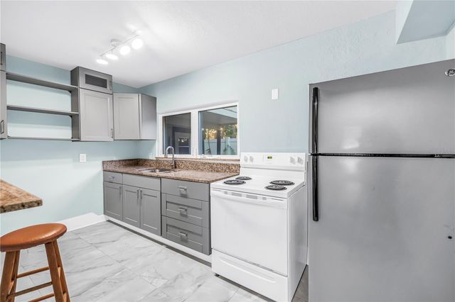 1012 GRANVILLE COURT N, St Petersburg, FL 33701