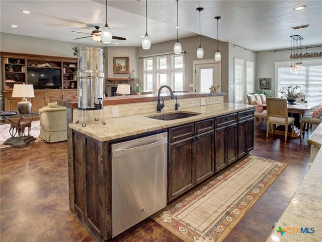 205 S Avenue D, Shiner, TX 77984