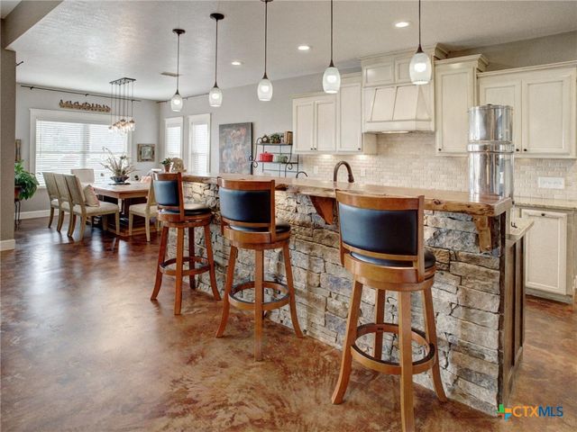 205 S Avenue D, Shiner, TX 77984