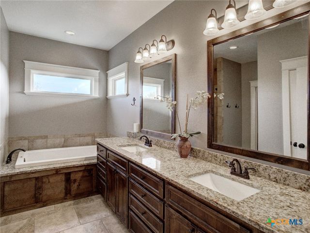 205 S Avenue D, Shiner, TX 77984