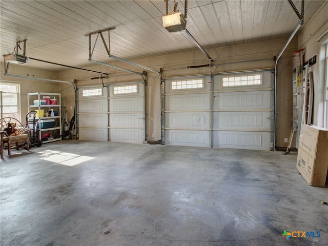 205 S Avenue D, Shiner, TX 77984