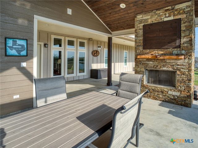 205 S Avenue D, Shiner, TX 77984