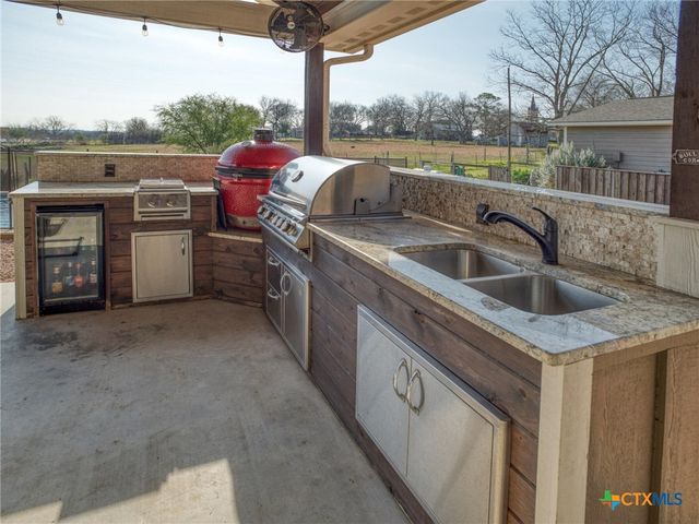 205 S Avenue D, Shiner, TX 77984