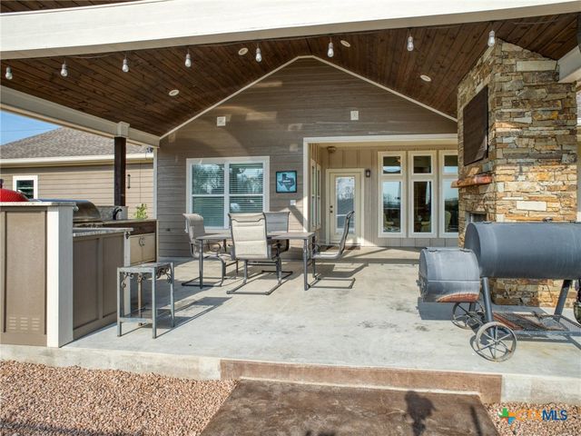 205 S Avenue D, Shiner, TX 77984