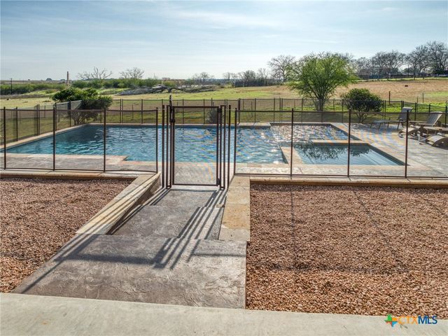 205 S Avenue D, Shiner, TX 77984