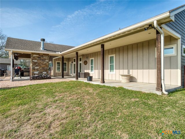205 S Avenue D, Shiner, TX 77984
