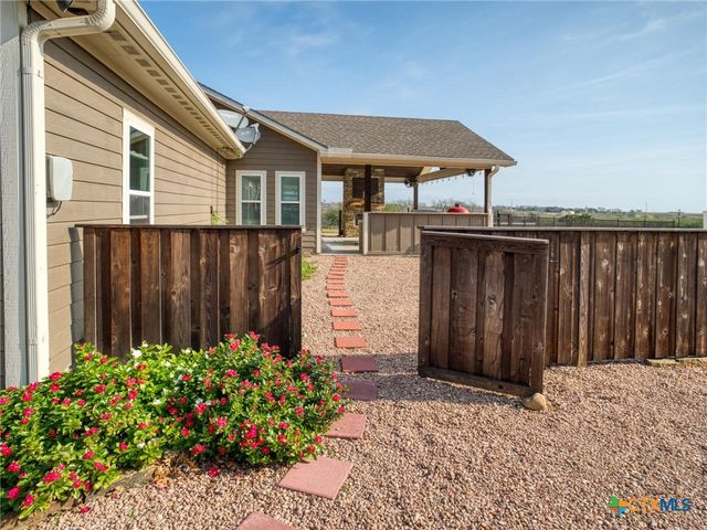 205 S Avenue D, Shiner, TX 77984