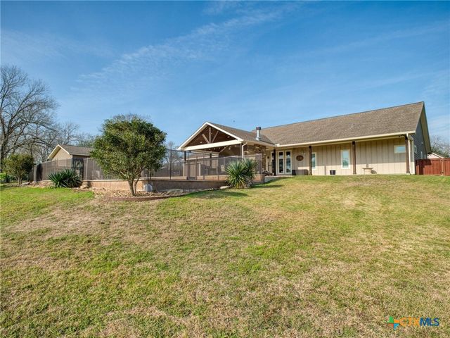 205 S Avenue D, Shiner, TX 77984