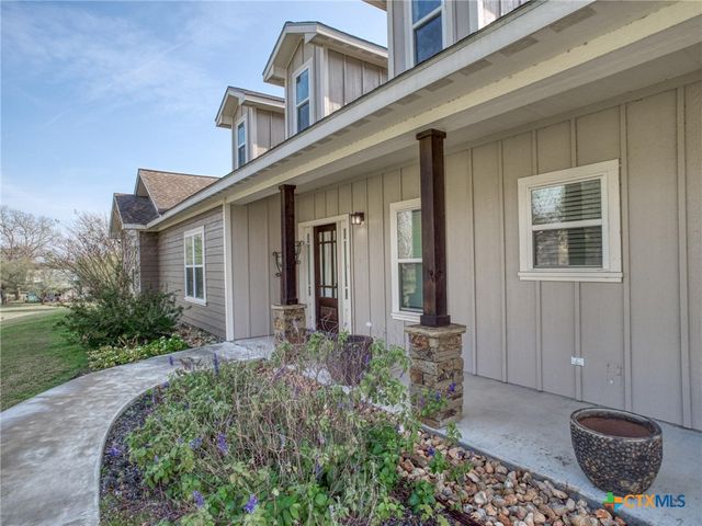 205 S Avenue D, Shiner, TX 77984