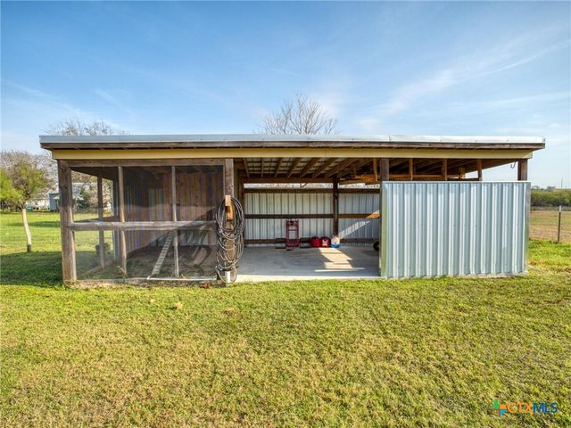 205 S Avenue D, Shiner, TX 77984