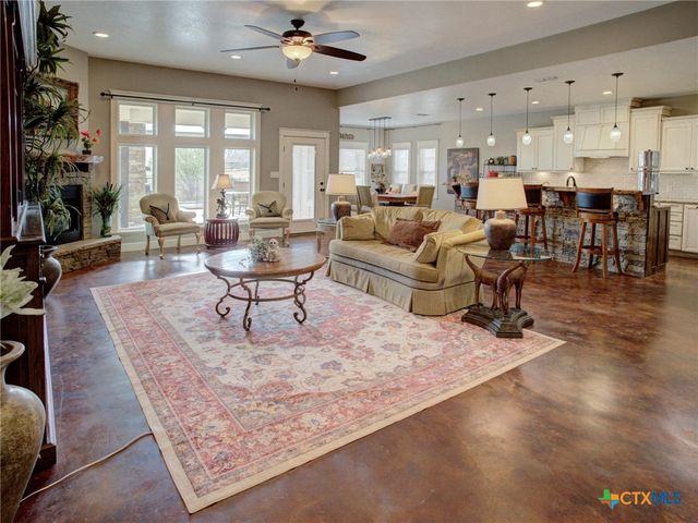 205 S Avenue D, Shiner, TX 77984