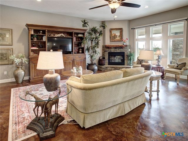 205 S Avenue D, Shiner, TX 77984