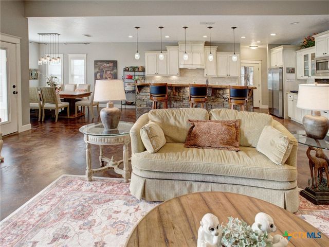 205 S Avenue D, Shiner, TX 77984