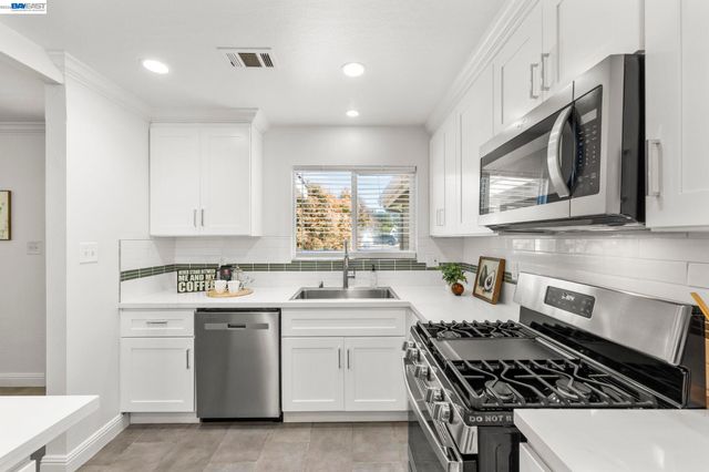 166 San Joaquin Court, Bay Point, CA 94565