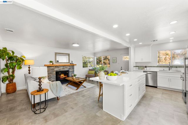 166 San Joaquin Court, Bay Point, CA 94565