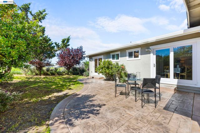 166 San Joaquin Court, Bay Point, CA 94565