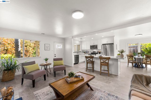 166 San Joaquin Court, Bay Point, CA 94565