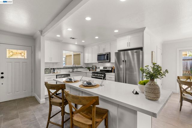 166 San Joaquin Court, Bay Point, CA 94565