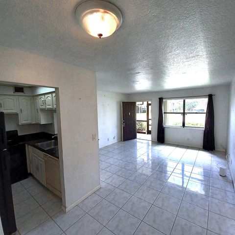 7221 Golf Colony Court 102, Lake Worth, FL 33467