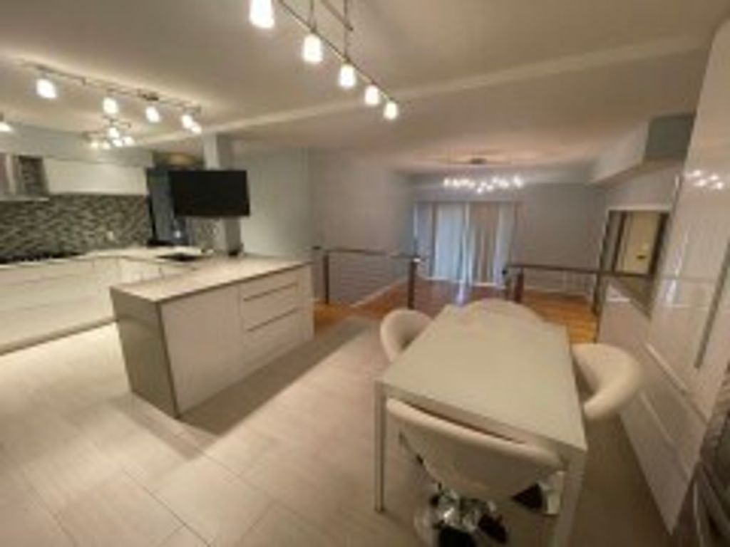 57 Broadlawn Park 16, Boston, MA 02467