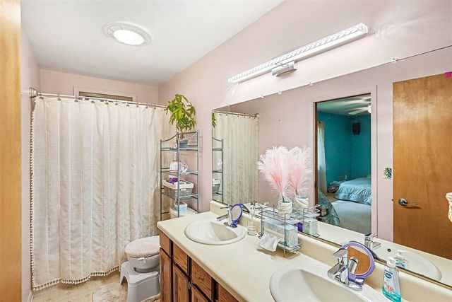 8249 Kimble Drive, Pinckney, MI 48169