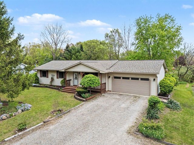 8249 Kimble Drive, Pinckney, MI 48169