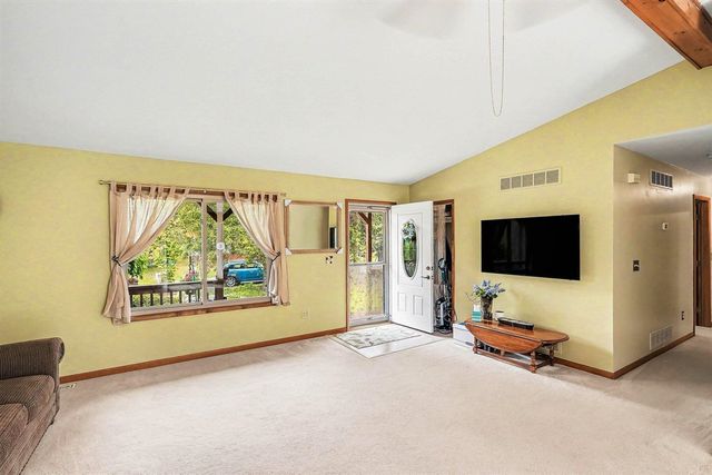 8249 Kimble Drive, Pinckney, MI 48169