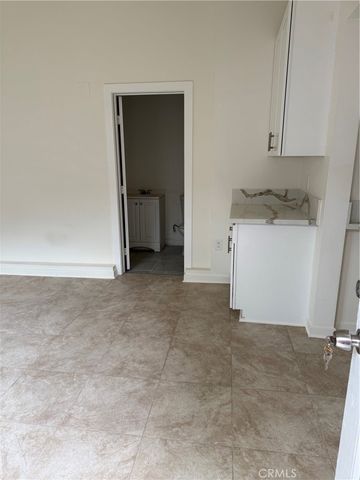 300 E 42nd Place, Los Angeles, CA 90011