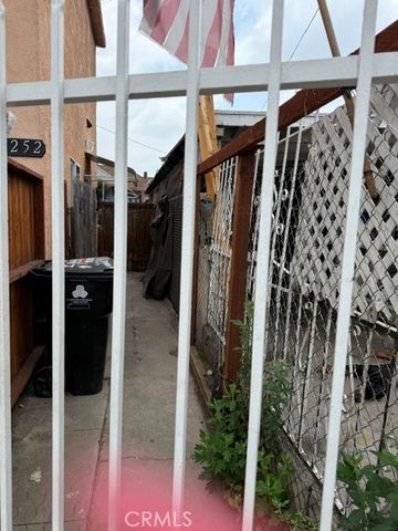300 E 42nd Place, Los Angeles, CA 90011