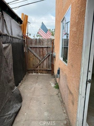 300 E 42nd Place, Los Angeles, CA 90011