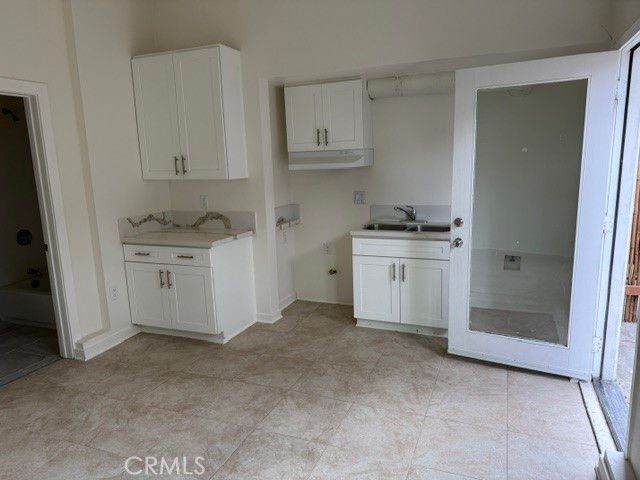 300 E 42nd Place, Los Angeles, CA 90011