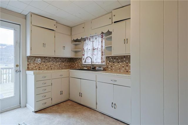 3133 Saint Joseph Avenue, St Joseph, MO 64505