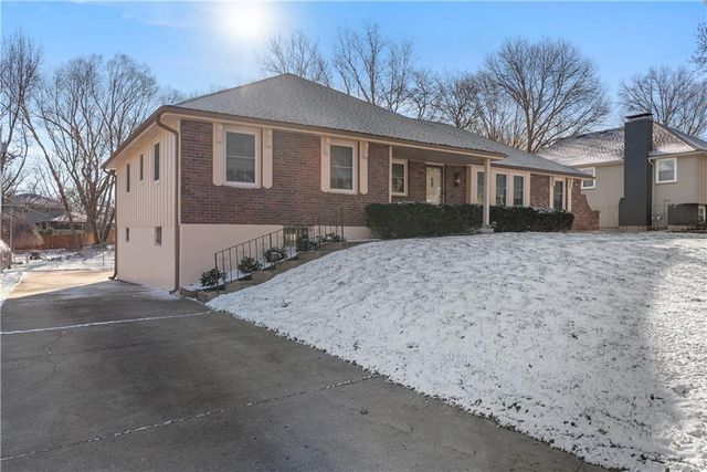 1300 NW 5th Street Terrace, Blue Springs, MO 64014