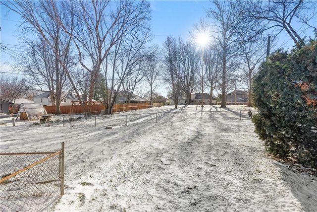 1300 NW 5th Street Terrace, Blue Springs, MO 64014