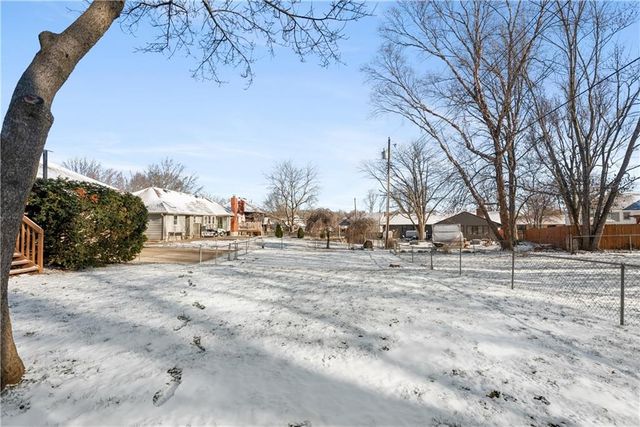 1300 NW 5th Street Terrace, Blue Springs, MO 64014