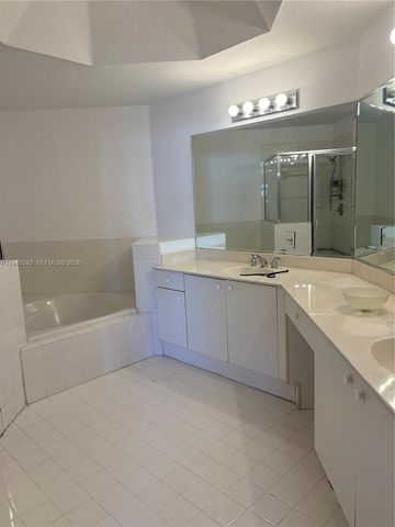 11541 NW 68th Ter, Doral, FL 33178