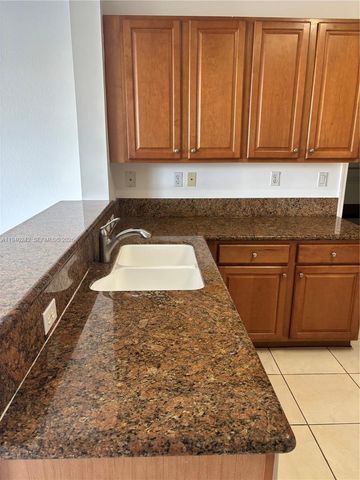 11541 NW 68th Ter, Doral, FL 33178