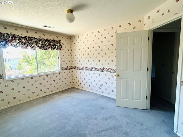 325 N PEACOCK Ct, Newberg, OR 97132