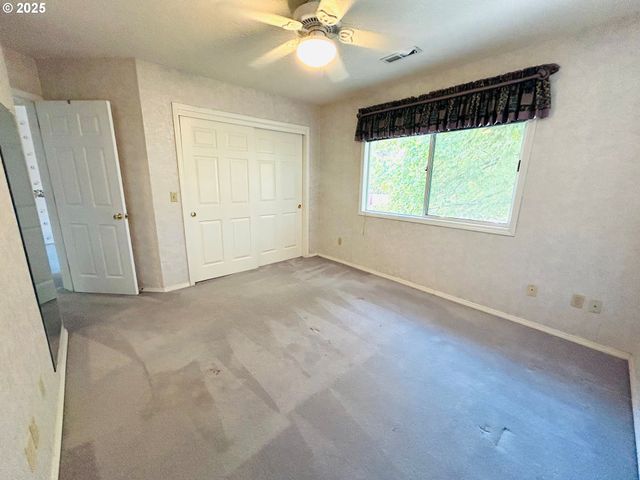 325 N PEACOCK Ct, Newberg, OR 97132