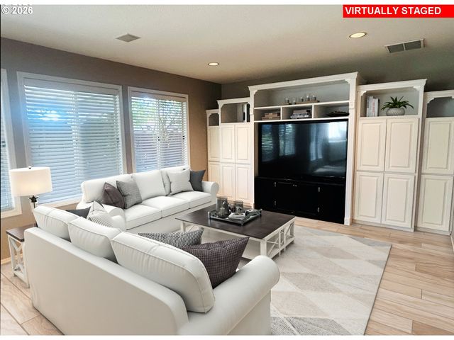 325 N PEACOCK Ct, Newberg, OR 97132