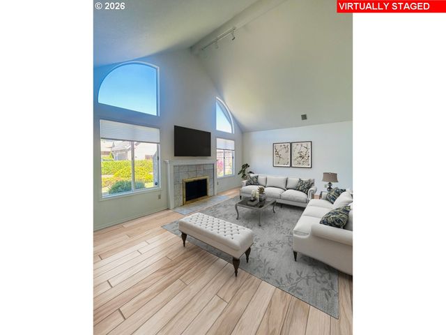 325 N PEACOCK Ct, Newberg, OR 97132