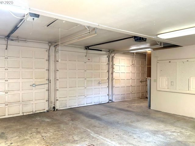 325 N PEACOCK Ct, Newberg, OR 97132