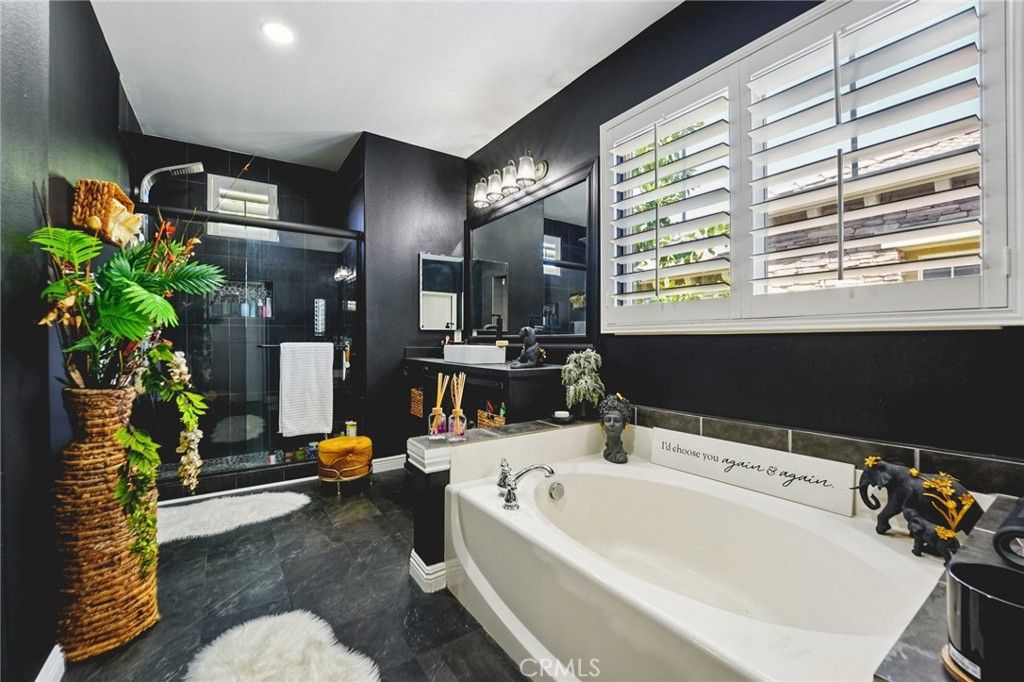 Image 16 of property listing at 30505 Canyon Hills Road 2001, Lake Elsinore, CA 92532