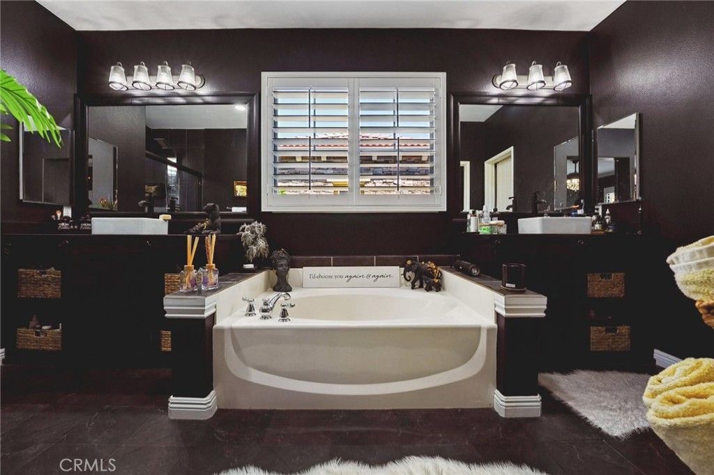 Image 17 of property listing at 30505 Canyon Hills Road 2001, Lake Elsinore, CA 92532