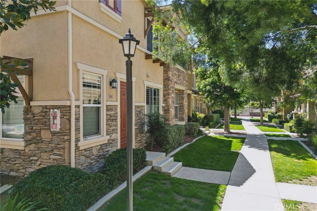 Image 2 of property listing at 30505 Canyon Hills Road 2001, Lake Elsinore, CA 92532
