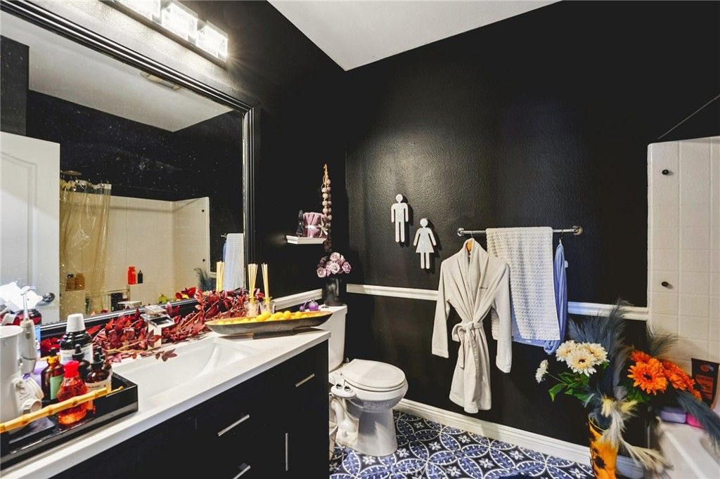 Image 20 of property listing at 30505 Canyon Hills Road 2001, Lake Elsinore, CA 92532