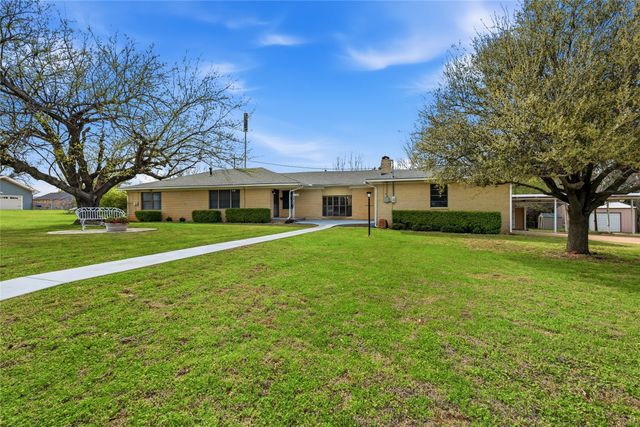 1106 Central Avenue, Bowie, TX 76230