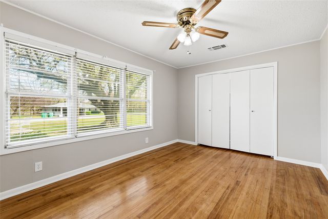 1106 Central Avenue, Bowie, TX 76230