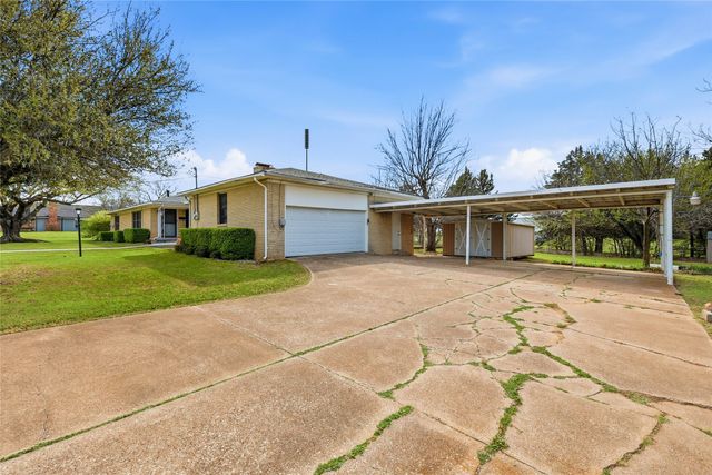 1106 Central Avenue, Bowie, TX 76230